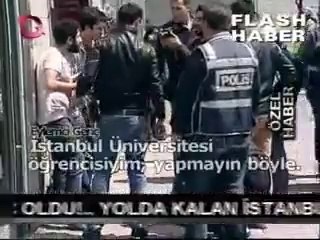 Polis gence zorla puşi taktı
