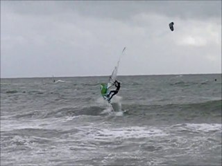 Session slalom, vagues et freestyle un premier mai à La Perroche