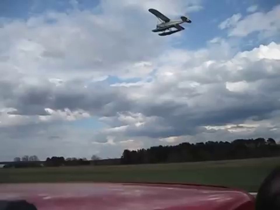 Faire décoller un hydravion sans plan d'eau ? En lui faisant prendre de la vitesse sur une remorque.