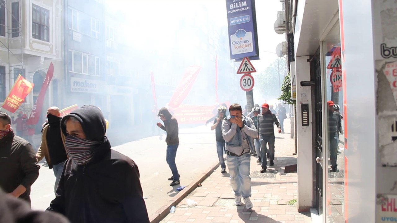 1 Mayıs Disk Binasında Toplananlara Saldırıyor!