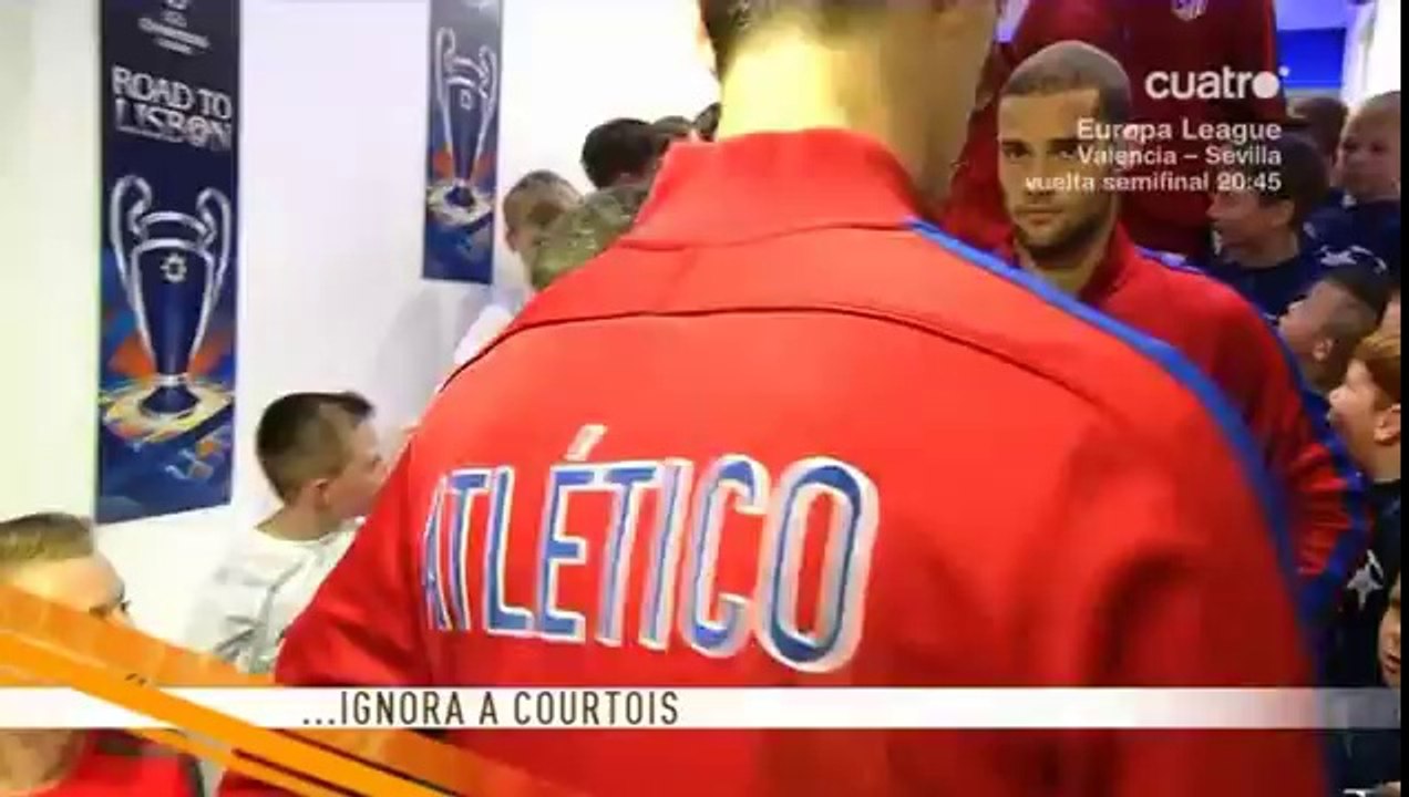 Mourinho ignora y no saluda a Courtois en el tunel de vestuarios - 2014