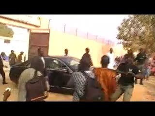 Visite mouvementée au Camp pénal: La police gaze les militants et prive Wade de parole