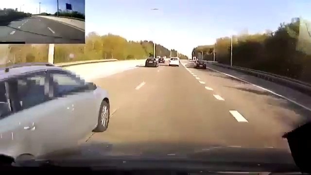 Gros Road Rage : Un chauffard percute volontairement une camionnette