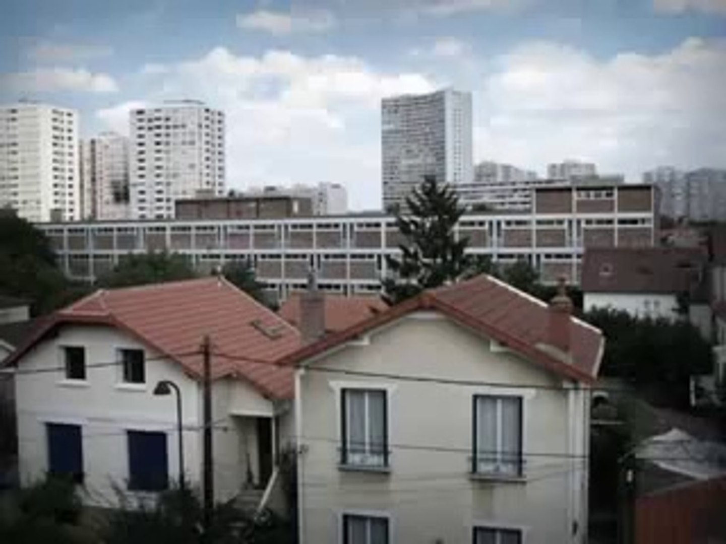 Colombes (92) : visite de la cité "Les Fossés Jean" - Vidéo Dailymotion