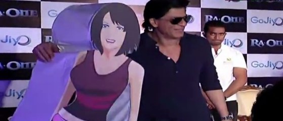 Bollywood actor Shahrukh Khan with the winner of Victorious GoJiyo event at Taj Land