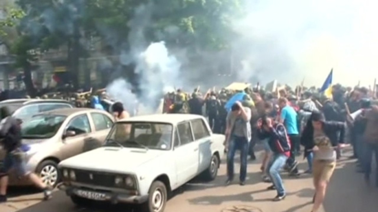 Rebels shoot at Ukrainian helicopters, violence erupts