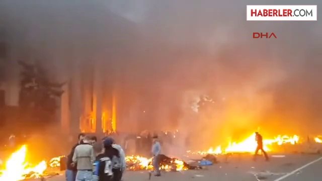 Ukrayna'nın Liman Kenti Odesa'da, Rusya Yanlıları ile Ülkenin Birliğini Savunan Gruplar Arasında...