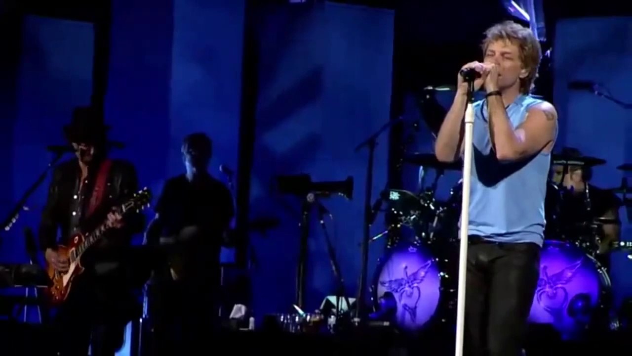 Bon_Jovi_Live_At_Cleveland_2013_-splitter-27