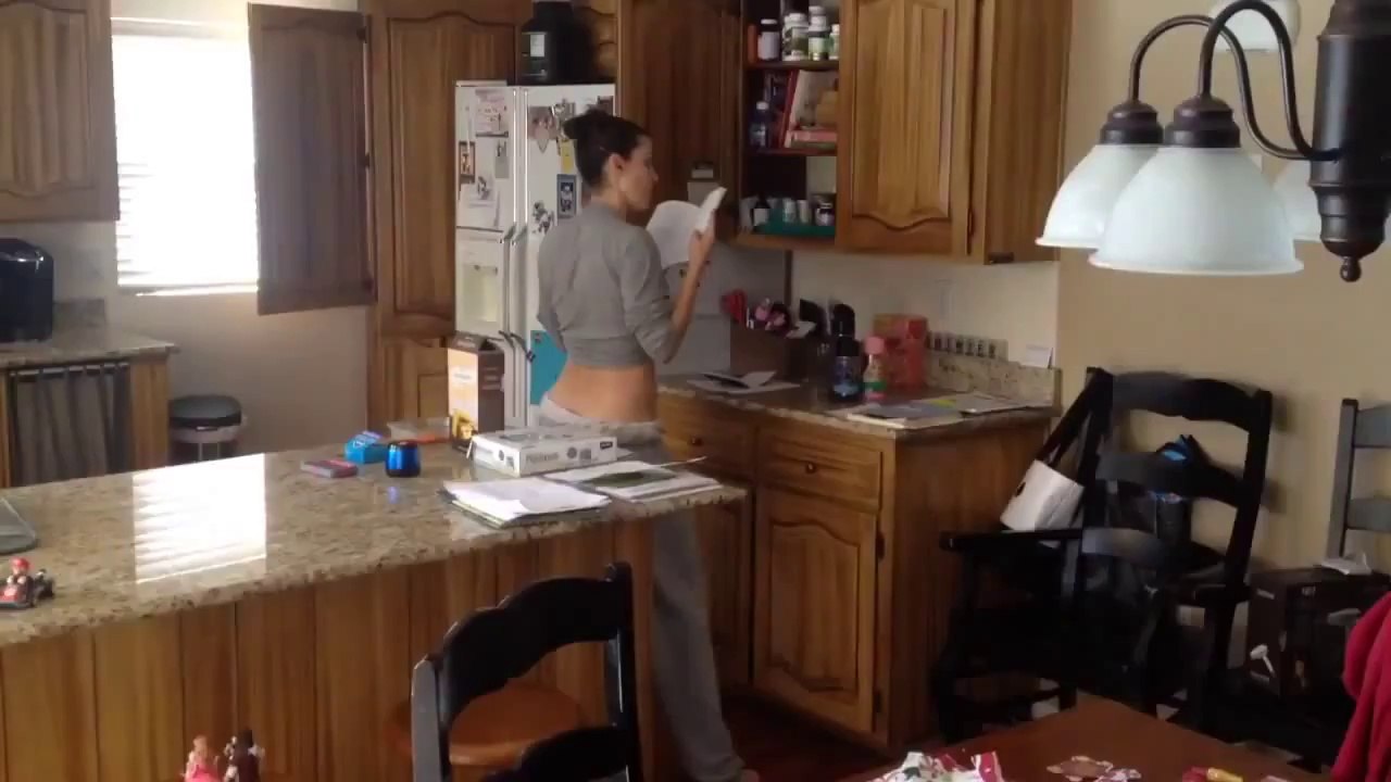 Videos de Risa: Chica sexy bailando sin darse cuenta (tepillao.com)