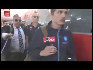 Napoli - I giocatori in partenza per Roma (02.05.14)