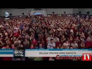 Öğrenci isyan etti, bütün salon ayakta alkışladı