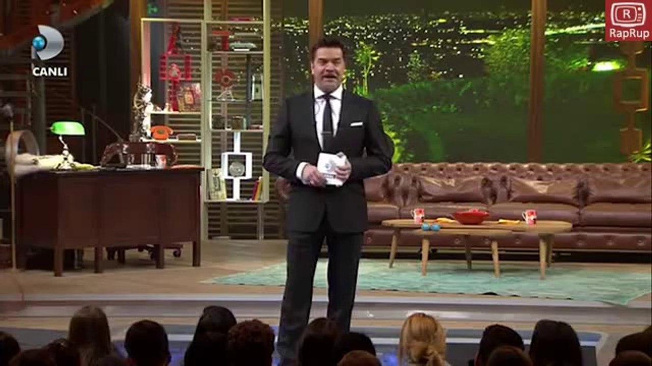 Beyaz'dan ırkçılığa muzlu protesto - Beyaz Show