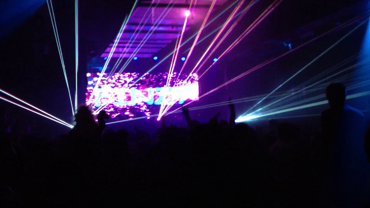 Finzy @ JUST SHOW / BT59 / ELROW [Raul Mezcolanza & Georges Privatti]