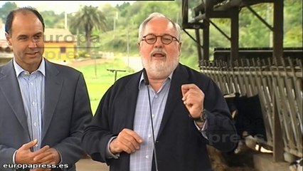 Cañete recuerda al PSOE la sanción por sobrepesca