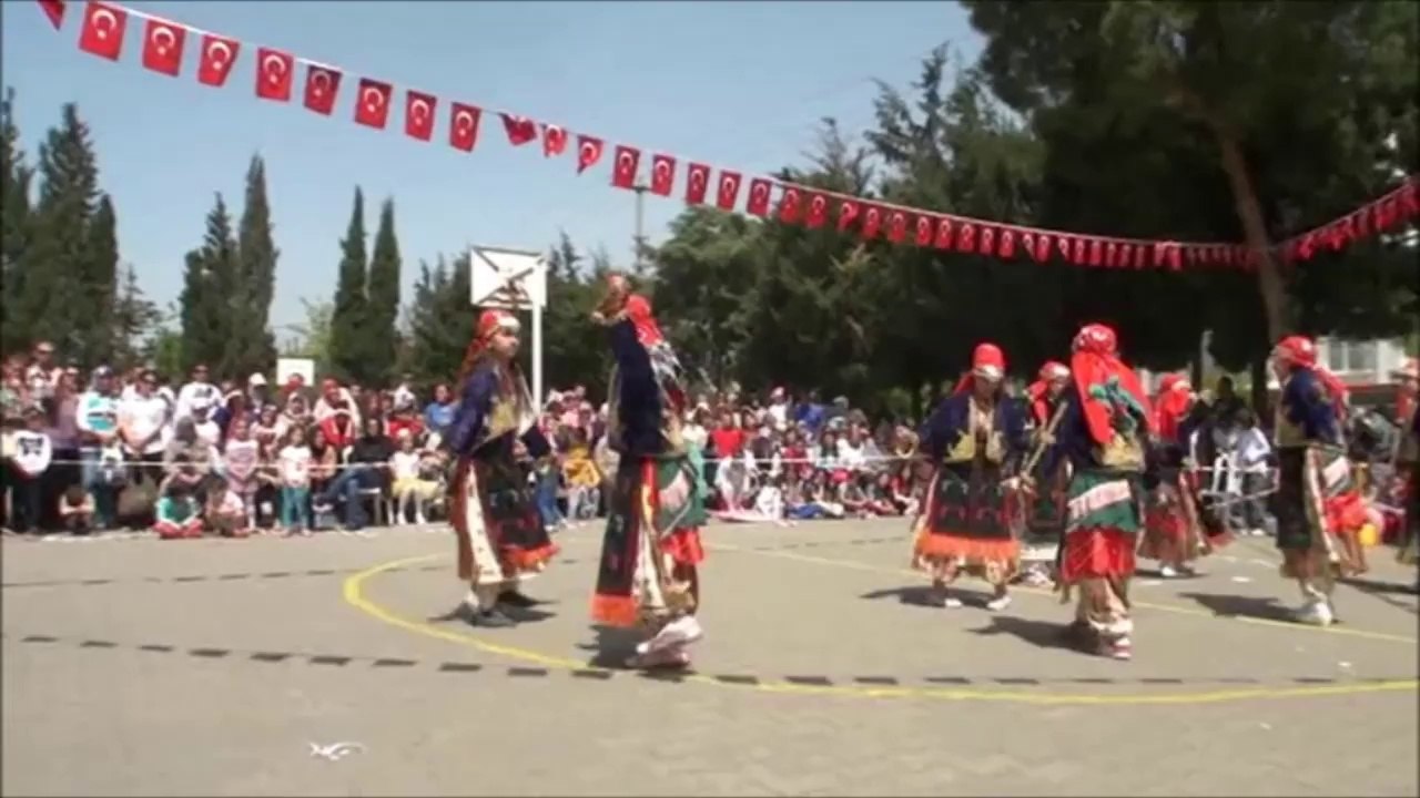Kız Halk Oyunları