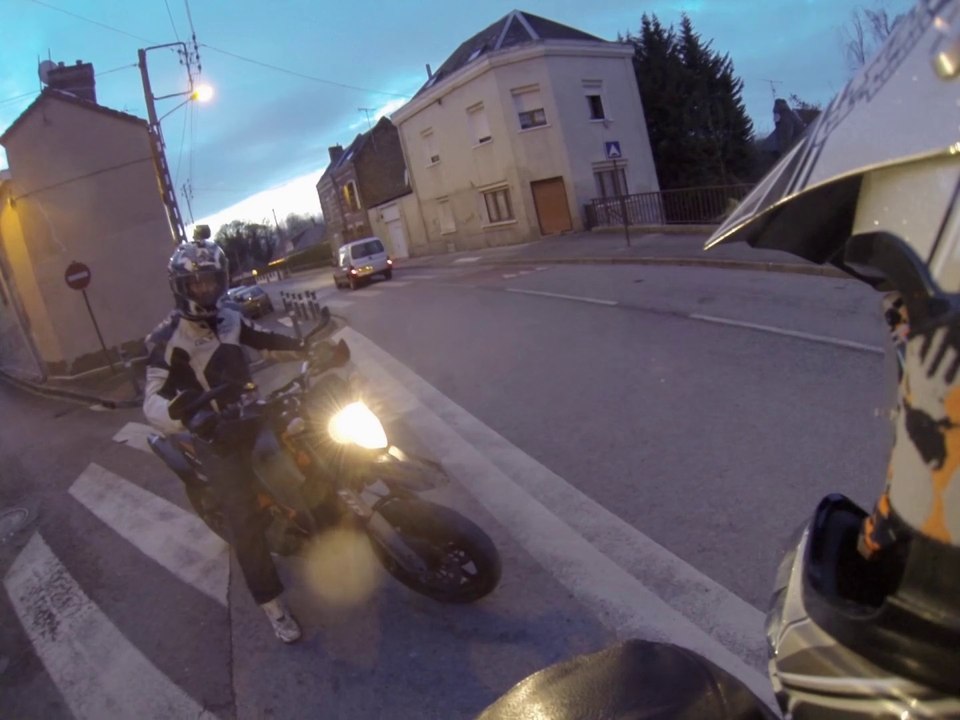 [Ducati 1100 Hypermotard] Try the new friend's bike, try a Ducati !