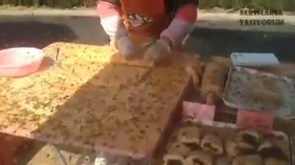 Arı İstilası Altında Pasta Yapmak