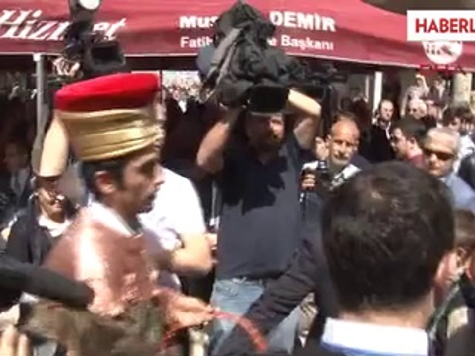 Ayşe Hafsa Sultan Anısına Mesir Macunu Dağıtıldı