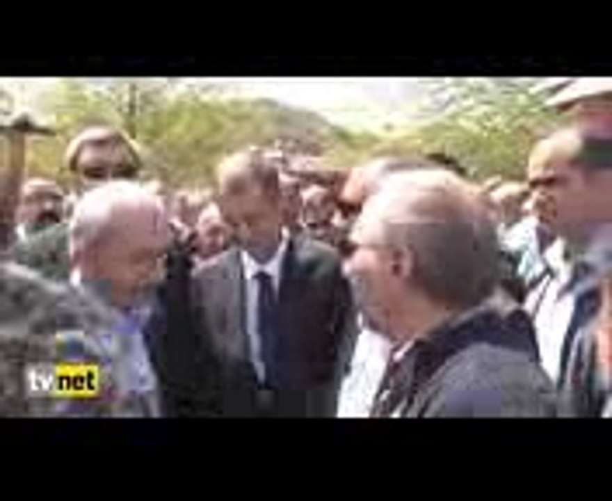 Kılıçdaroğlu amcasının tabutuna para bıraktı