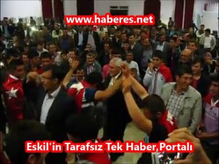 Niyazi Alçay Asker Uğurlama Töreninde Oynarken