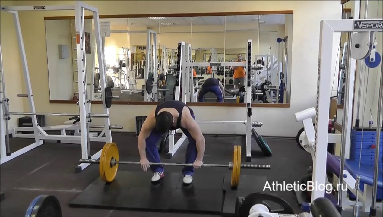 Спортивная тренировка в тренажерном зале