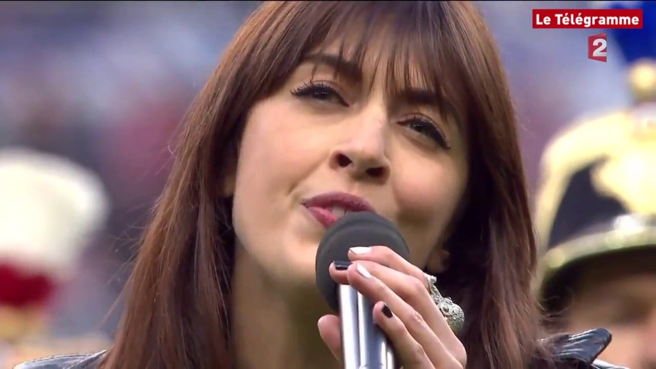 Finale de la Coupe de France. Nolwenn Leroy chante le Bro gozh ma zadoù