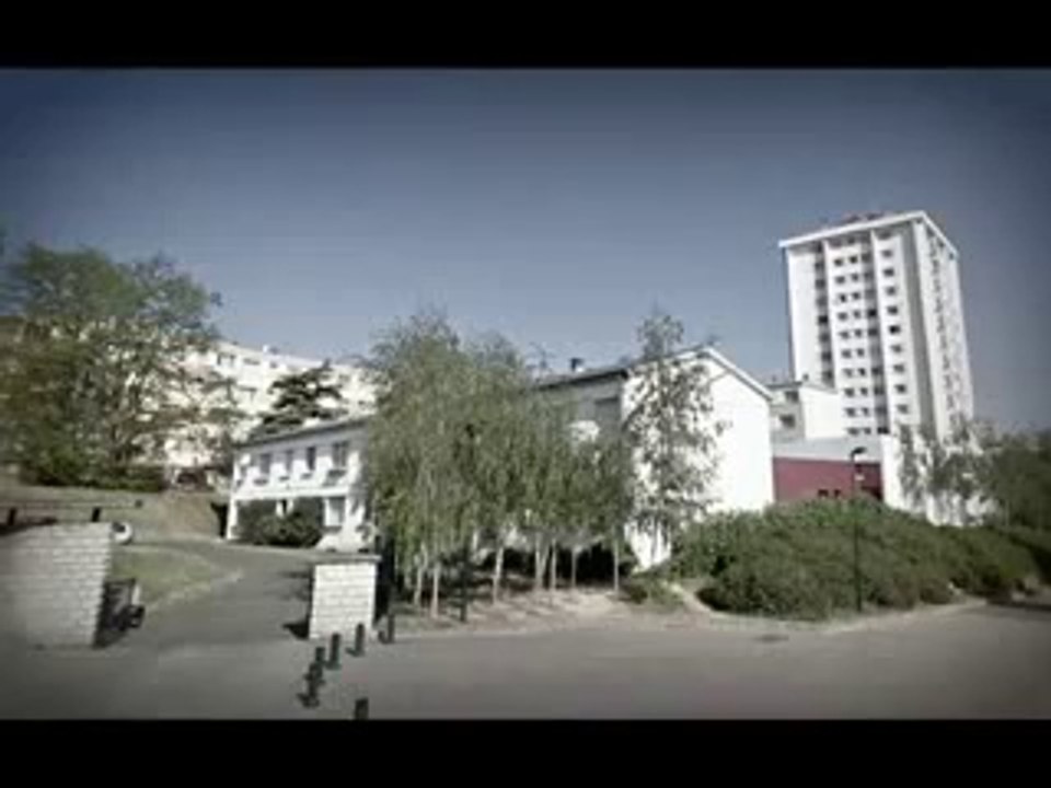 Mantes-la-Ville (78) : visite de la cité "Les Merisiers"