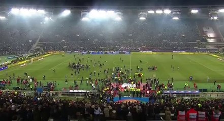 جمهور نابولي يغزو أرضية ملعب الأولمبيكو بعد صافرة النهاية