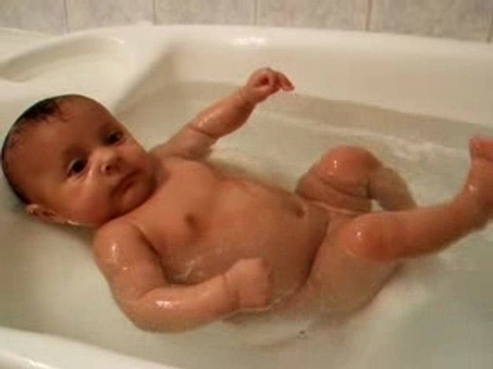 Maya prend son bain !