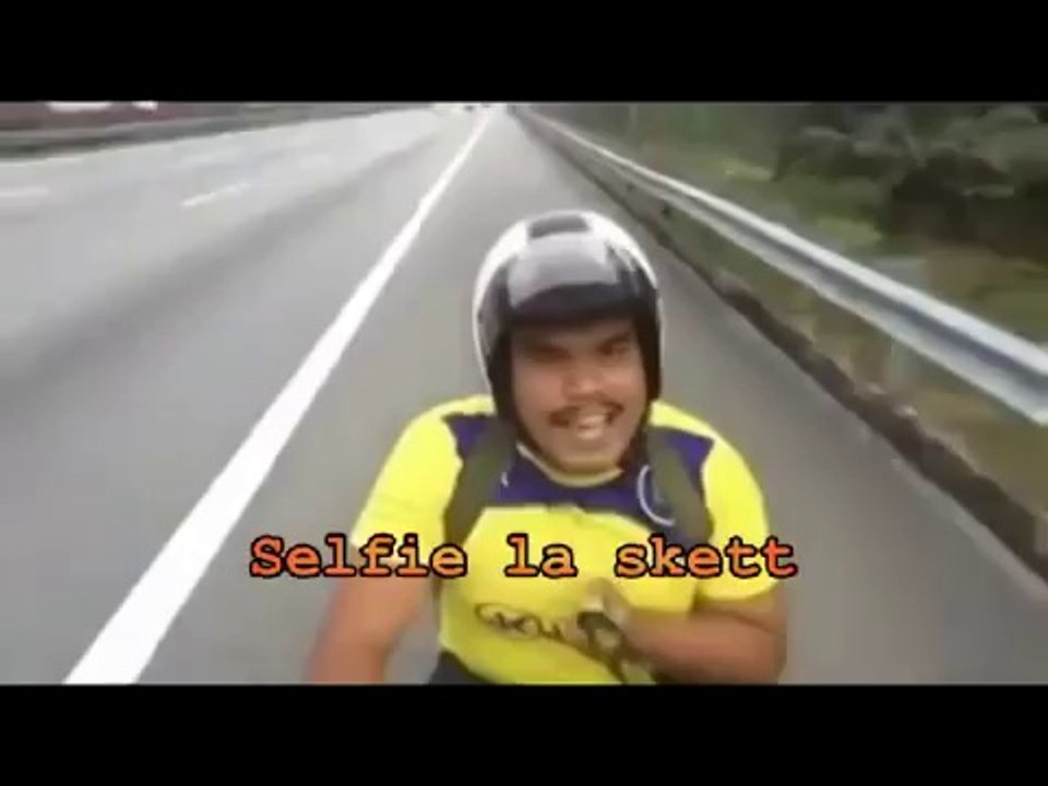 Kecoh Selfie Pertama Kali Atas Motor
