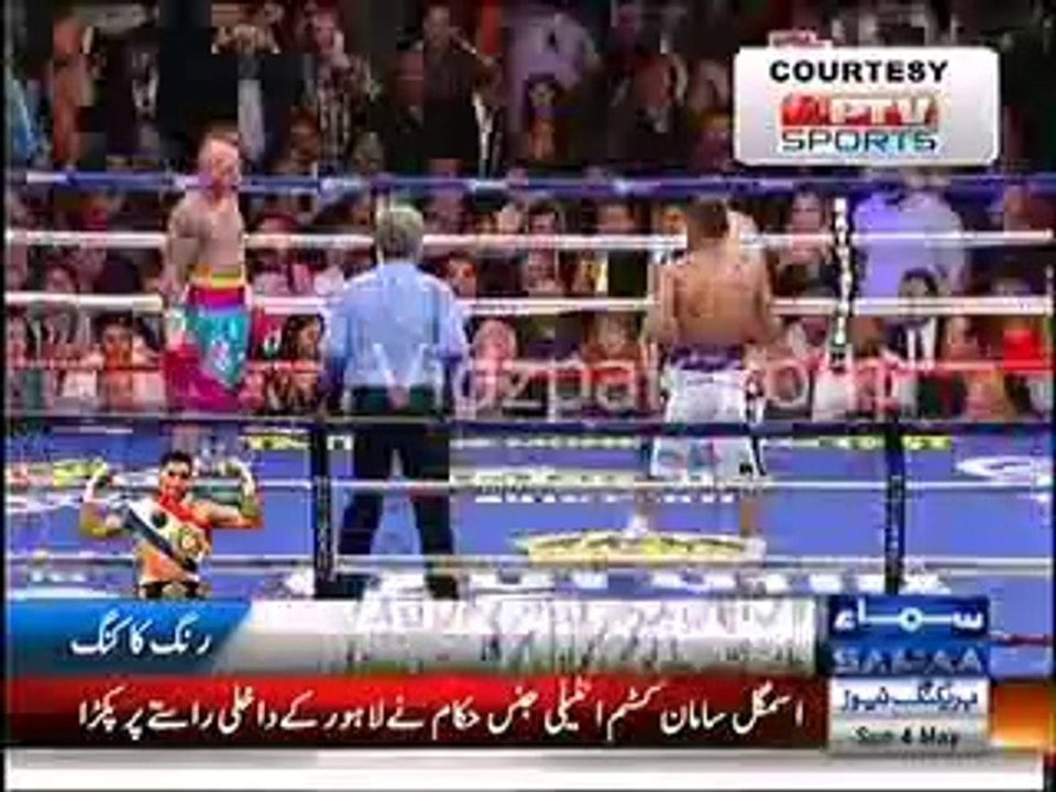 Luiz Collazo eating punches of Amir Khan