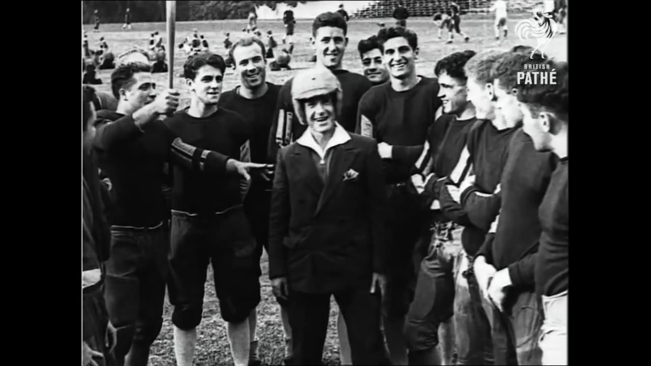 Football américain : l'inventeur du casque se fait frapper à la batte sur la tête !