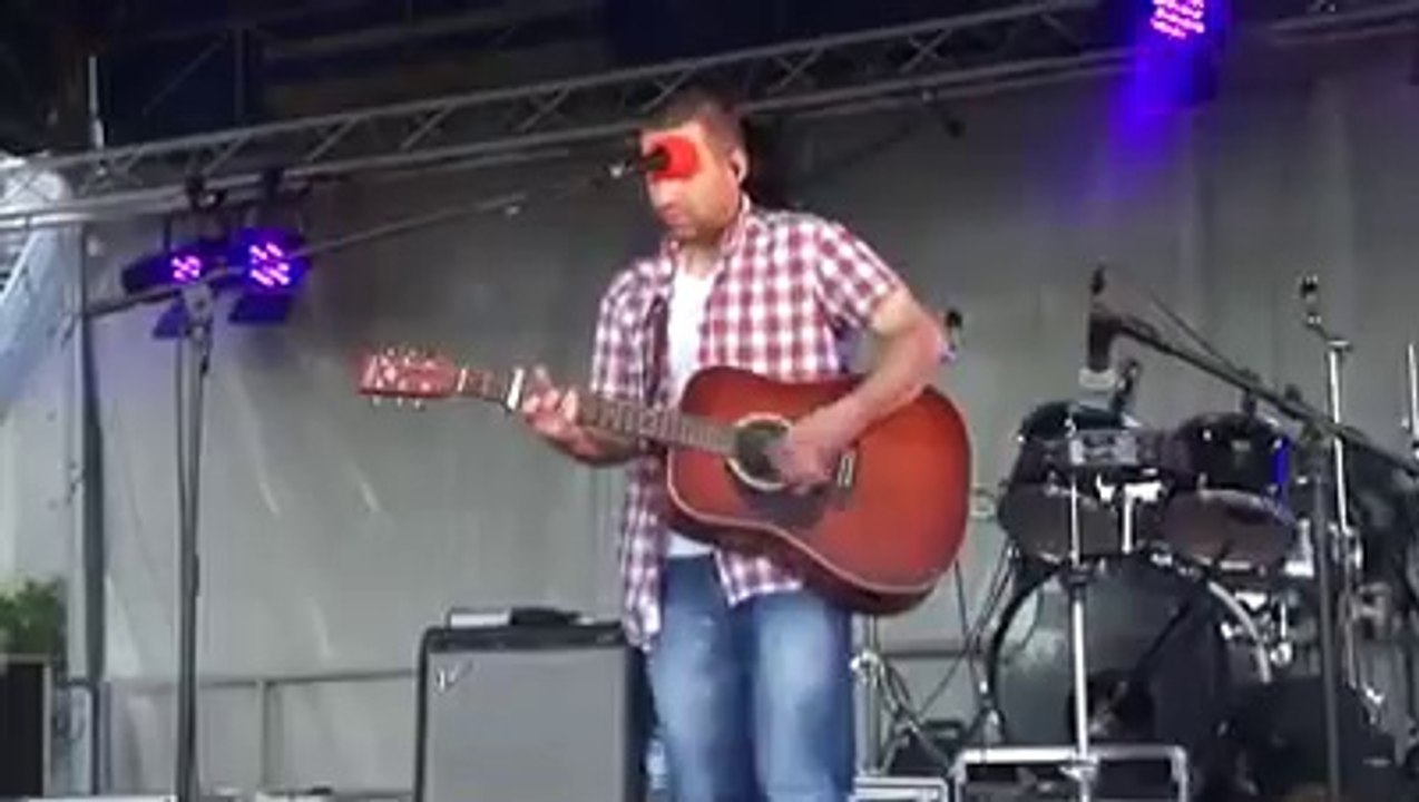 ARNAUD GOUVERNAIRE _QUI EST TU _