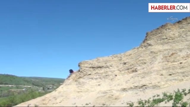 Azeri Muhabir Anons Sırasında Uçurumdan Düştü