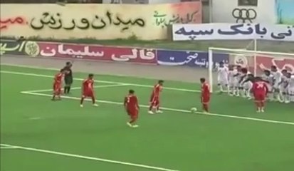 Isınırken Sahaya Girip Golü Kurtarmak