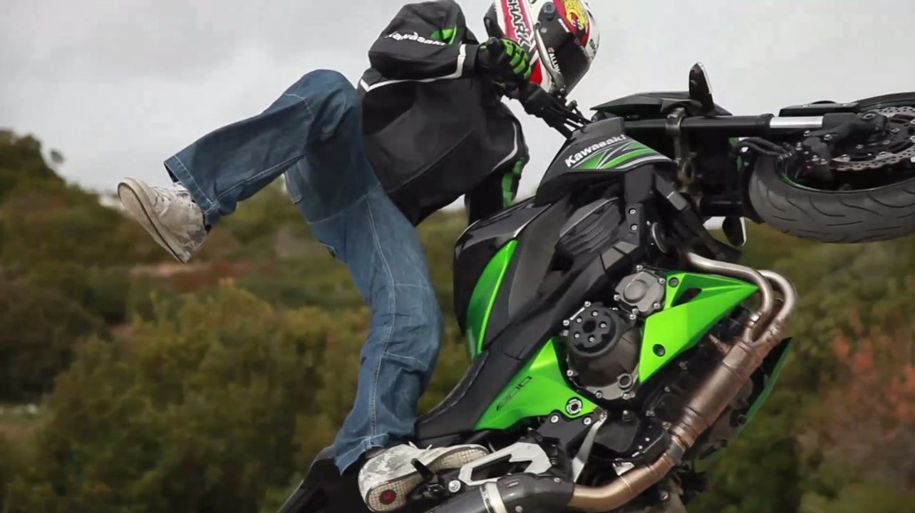 STUNT ET DRIFT A LA "BAZ" DU SUPERBIKE ?
