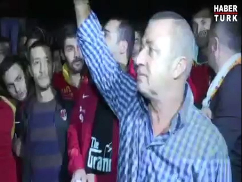 Galatasaraylı taraftarlardan Terim'e destek!