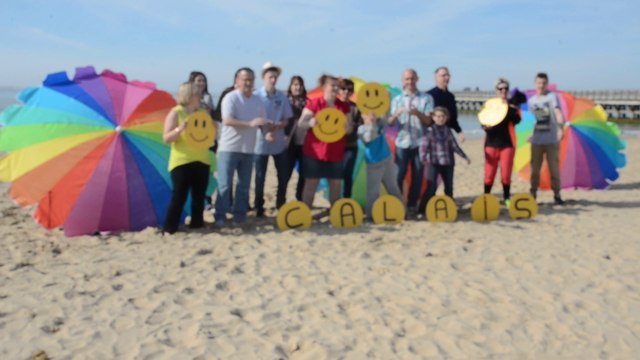 Calais : l'association H2O tourne son happy sur la plage