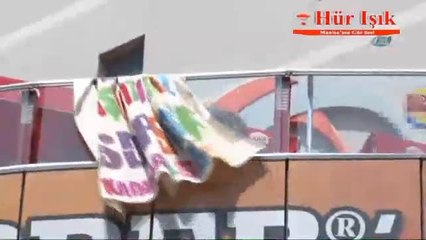 Kadına şiddeti protesto ederken dayak yediler