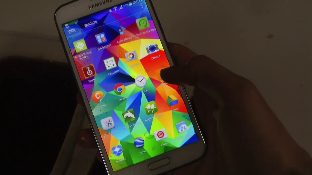 Samsung Galaxy S5 vs. Sony Xperia Z2 - Coca-Cola Test Which Is Best