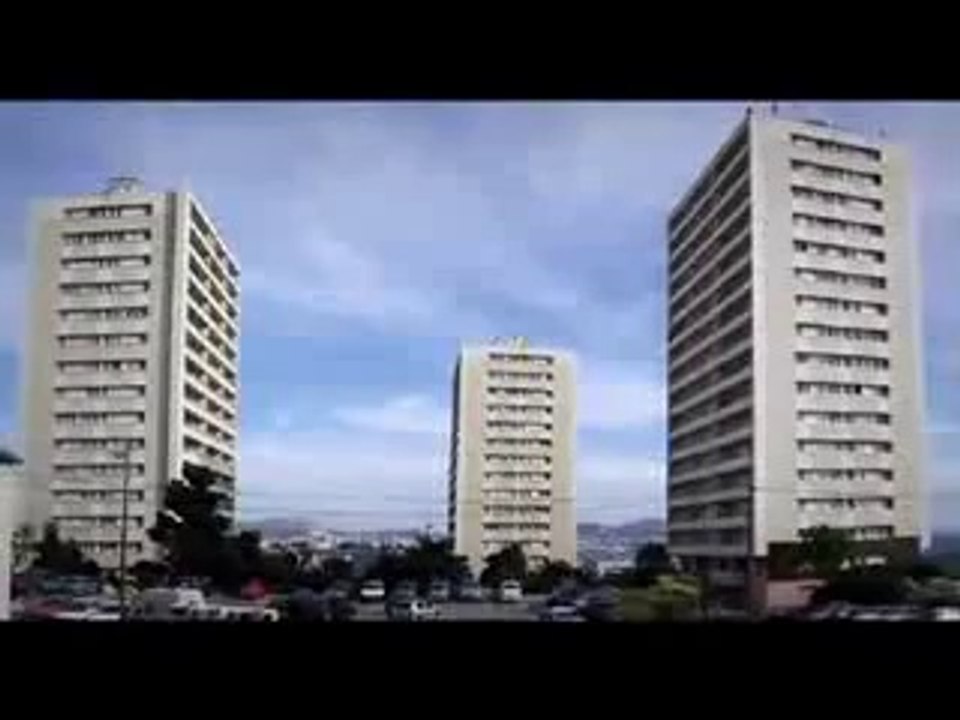 Marseille (13) : visite de la cité "Cap Janet"