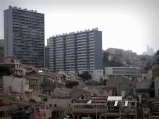 Marseille (13) : visite de la cité "La Grande Corniche"