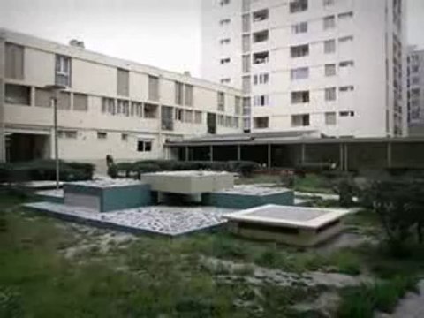 Marseille (13) : visite de la cité Les Hauts de Paris