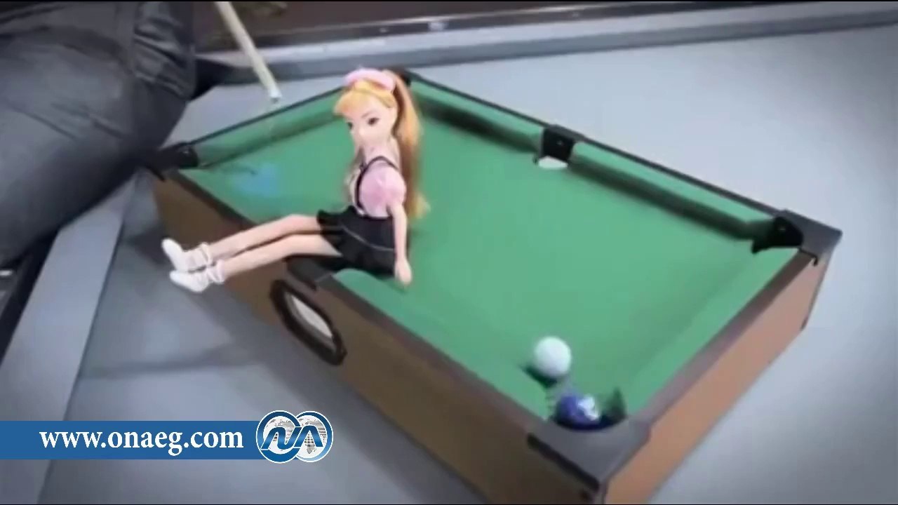 شاهد .. شاب يلعب " البلياردو" بطريقة احترافية مذهلة