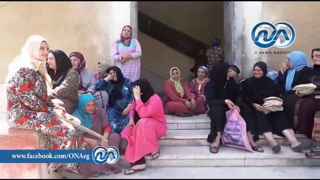 شاهد .. عمال سجاد المحلة يقطعون الطريق أمام المصنع لليوم الثاني على التوالي