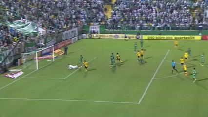 Corinthians vence o Chapecoense e lidera o Brasileirão 2014