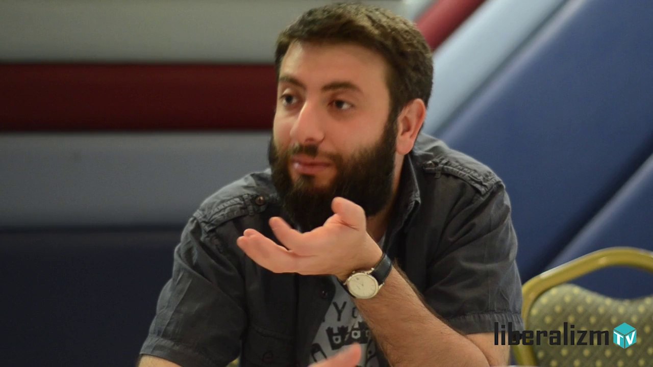 Burak Bilgehan Özpek: "Başbakan'ın Anayasa Mahkemesi hakkındaki söylemlerini nasıl değerlendiriyorsunuz?"