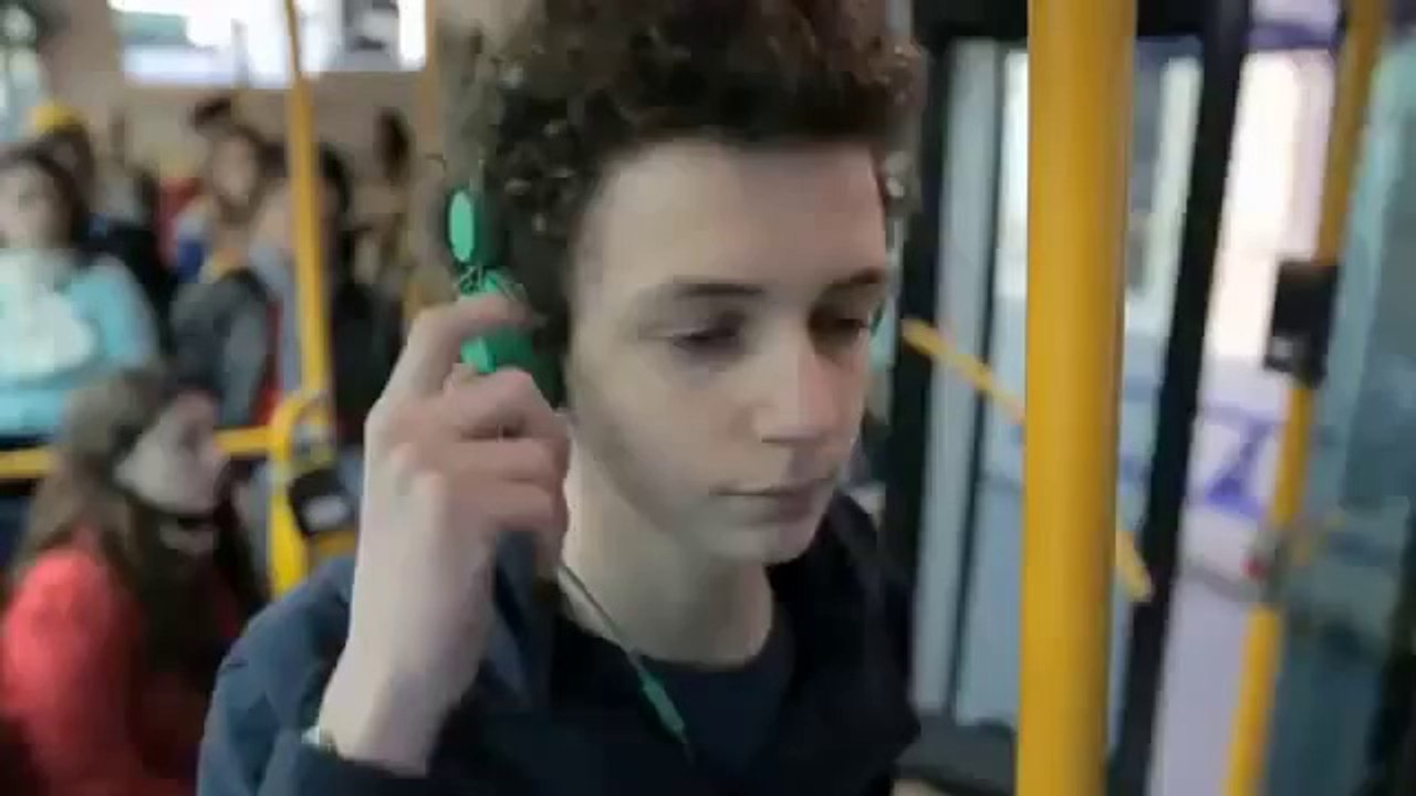 Böyle reklam çekimi böyle yaratıcı sakız reklamı olmaz olsun.. Müthiş dahiyane!!