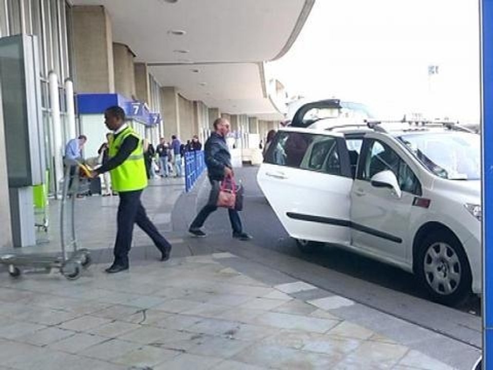 Les taxis clandestins, fléau des aéroports et des gares - 05/05