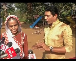 Balika Vadhu Dadisa plays cricket
